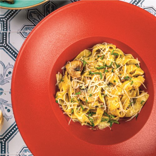 Феттучини с куриной грудкой и грибами 37339000001238734312 - фото 5072