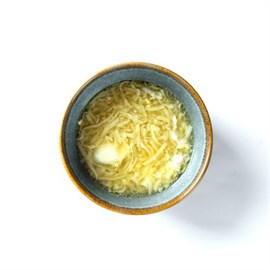 {{photo.Alt || photo.Description || 'Куриный суп со взбитым перепелиным яйцом'}}