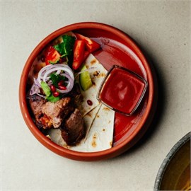 {{photo.Alt || photo.Description || 'Шашлык из жеребятины "Къуэй-Мцвади"'}}